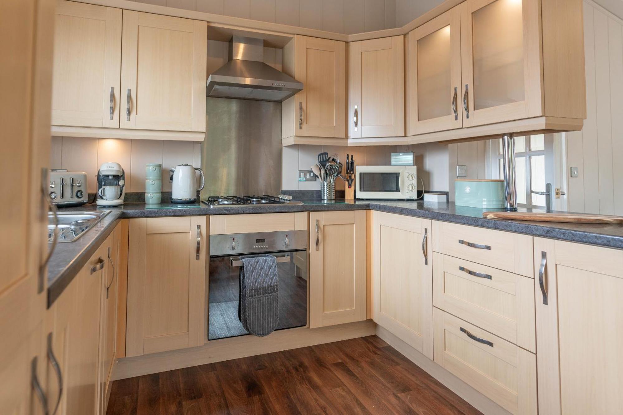 Holiday home 6 Atlantic Crescent - 2 Bed-sleeps 4-tjs6ac *