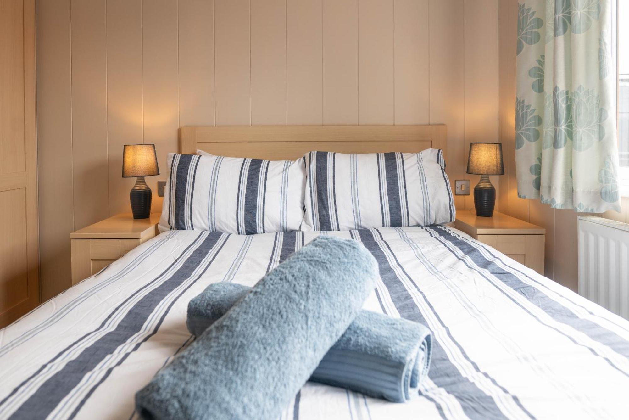Holiday home 6 Atlantic Crescent - 2 Bed-sleeps 4-tjs6ac Ilfracombe